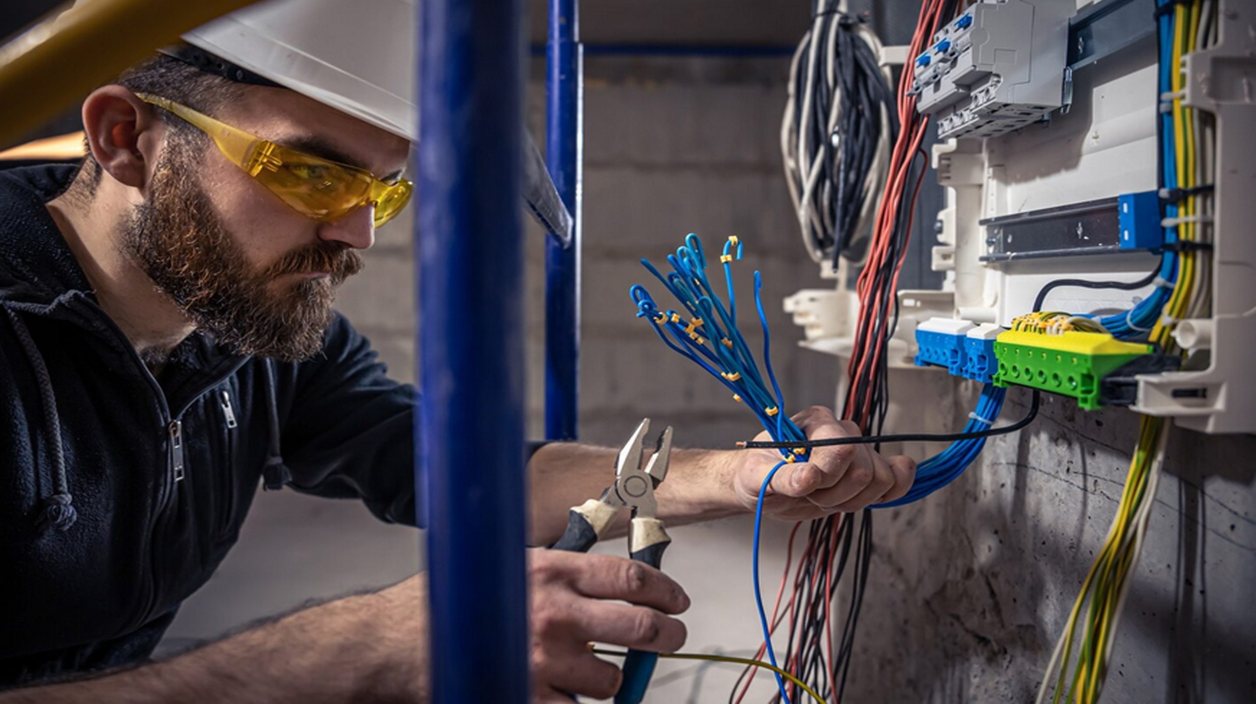 Instalaciones eléctricas seguras y certificadas.